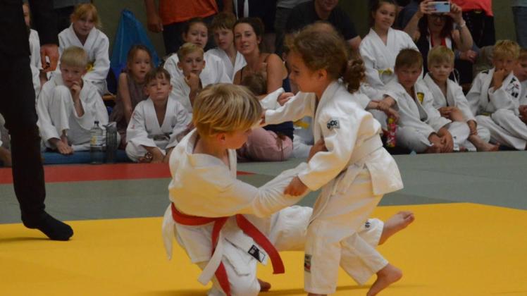 Zwei junge Judokämpfer Brüeler SV