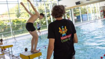 Schwimm-Team der Montessori- Schule Osnabrück trainiert für die Special Olympics