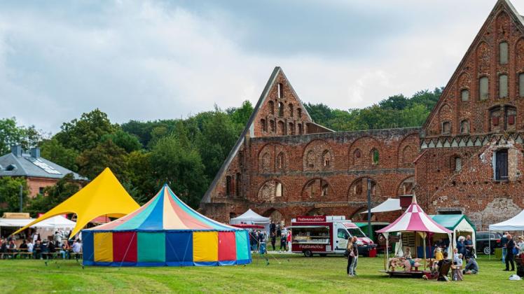 Die Stadt Bad Doberan lädt wieder zum Stadtfest auf das Klostergelände ein.