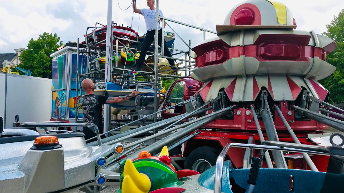 Großer Aufbau für das Lindenfest in Ludwigslust SVZ