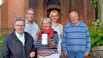 Sie sind in den kommenden Tagen im Auftrag der Kirche unterwegs: Marianne Böthfüer, Wolfgang und Rita Timmermann, Christiane Beth und Karl Liebeheim (v.l.) sammeln Geld für die Innensanierung des Gotteshauses.  