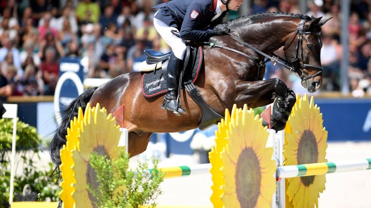 12.06.2022, Balve, Deutschland, Longines Balve Optimum, Deutsche Meisterschaft im Springreiten - Finalwertung, Ulrich H
