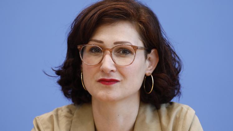 Ferda Ataman, Vorsitzende von neue deutsche organisationen e.V., Deutschland, Berlin, Bundespressekonferenz, Thema: Ant