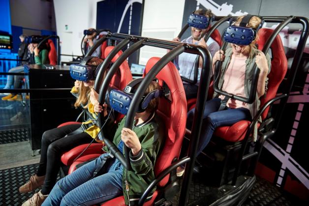Im VR Coaster kann man im Universe Science Park virtuell Achterbahn fahren.