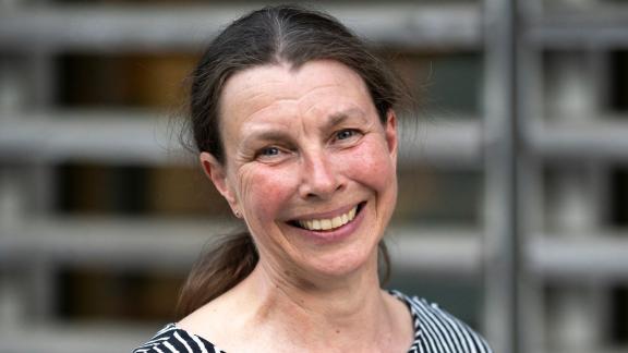 Katariina Vuori hat ein Buch zum Kochen in der Sauna geschrieben. Titel: «Das Sauna-Kochbuch: Vom Aufguss zum Hochgenuss». Foto: Florian Schuh/dpa-tmn - ACHTUNG: Nur zur redaktionellen Verwendung im Zusammenhang mit dem genannten Text Katariina Vuori hat ein Buch zum Kochen in der Sauna geschrieben. Titel: «Das Sauna-Kochbuch: Vom Aufguss zum Hochgenuss». Foto: Florian Schuh/dpa-tmn - ACHTUNG: Nur zur redaktionellen Verwendung im Zusammenhang mit dem genannten Text