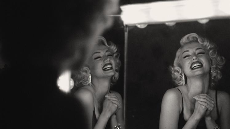 HANDOUT - Ana de Armas als Marilyn Monroe in einer Szene des Films «Blonde». Foto: 2022 © Netflix/dpa - ACHTUNG: Nur zur redaktionellen Verwendung im Zusammenhang mit einer Berichterstattung über die Sendung und nur mit vollständiger Nennung des vorstehenden Credits