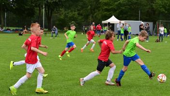 Foto Rolf Tobis
 10,06,2022
Schulsport  Fußball 
Ganderkesse
Schule Heide (rot)
Bookholzberg