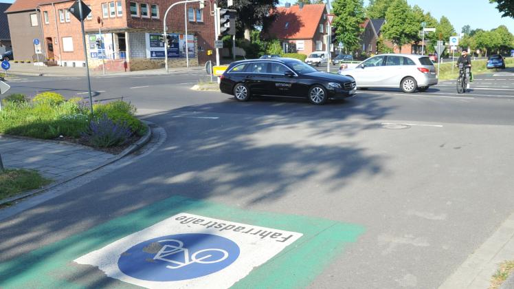 Wo es für Fahrradfahrer in Papenburg eng oder sogar gefährlich wird, erklärt der ADFC. Zu den aus Sicht des Clubs neuralgischten Stellen zählt die Kreuzung Mittelkanal links/Flachsmeerstraße.