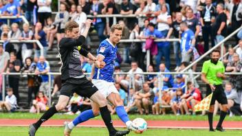 Fußball Testspiel zwischen Dynamo Schwerin und Hansa Rostock in Schwerin; 1. Halbzeit ; 17.06.2022 Foto Volker Bohlmann