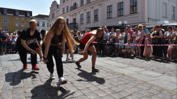 Für viel Stimmung sorgten die Tänzerinnen und Tänzer von Fantic Dance