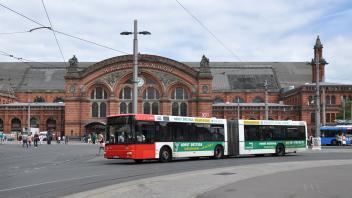 Stadtbus MAN Lion‘s City der Bremer Straßenbahn AG vor dem Bremer Hauptbahnhof.