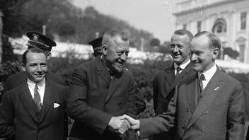 Auf der großen Bühne: Zeppelin-Chef Hugo Eckener (Mitte) mit US-Präsident Calvin Coolidge 1924,