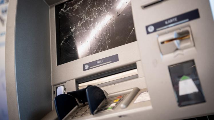ARCHIV - Ein gesprengter Geldautomat. Foto: Matthias Balk/dpa/Symbolbild