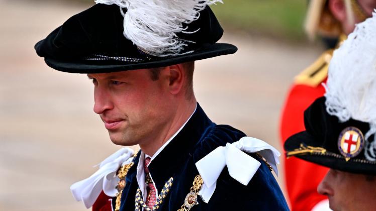 Prinz William (l), Herzog von Cambridge, bei der jährlichen Verleihung des Hosenbandordens in der St. George&apos;s Chapel auf Schloss Windsor. Foto: Ben Stansall/AFP Pool/AP/dpa