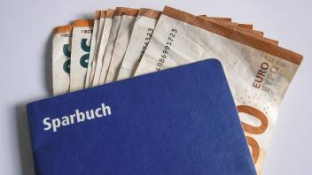 Postsparbuch mit Geldscheine Henstedt-Ulzburg Schleswig-Holstein Deutschland *** Postal savings book with banknotes Hen