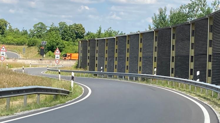 Die 30 Meter lange Lücke in der 716 Meter langen Lärmschutzwand in der Auffahrt von der B68 auf die A1 Richtung Bremen ist wieder geschlossen.