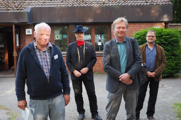 Veranstalter Jochen Hilbert (von links), Holger Busche, Jürgen Oßenbrügge und Guido Sempell tauschten sich über die Raumplanung im Großraum Hamburg aus.