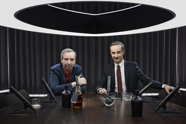 Olli Schulz und Jan Böhmermann sind gute Freunde und produzieren gemeinsam den Podcast „Fest & Flauschig“. Olli Schulz und Jan Böhmermann sind gute Freunde und produzieren gemeinsam den Podcast „Fest & Flauschig“.