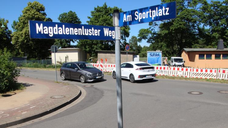 Diese Kreuzung wird gesperrt. Aus dem Magdalenenluster Weg geht es dann hier nicht mehr heraus.