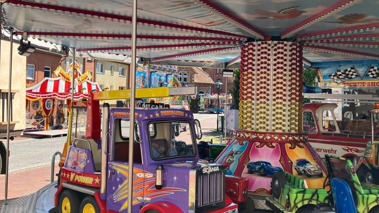Die Schausteller haben in Hagenow mit dem Aufbau begonnen. Neu iist die Streckenführung über die Poststraße zum Parkplatz am alten Kino