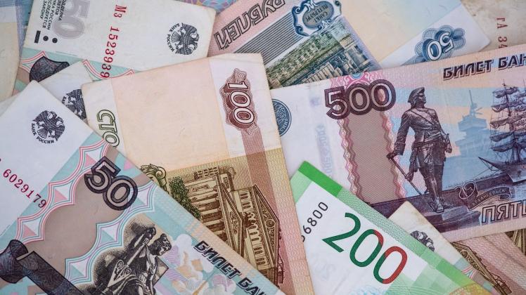 ARCHIV - Die Zahlung in der russischen Landeswährung Rubel ist strittig. Foto: Sven Hoppe/dpa
