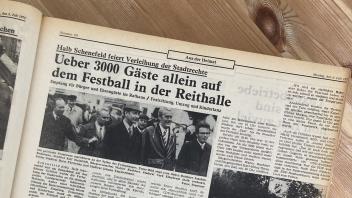 So berichtete das ebenfalls im Jahr 1972 gegründete Schenefelder Tageblatt am Montag, 3. Juli, über das Festwochenende zur Verleihung der Stadtrechte.