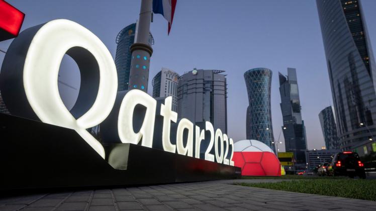 ARCHIV - Die Fußball-Weltmeisterschaft wird vom 21. November bis 18. Dezember in Katar ausgetragen. Foto: Darko Bandic/AP/dpa