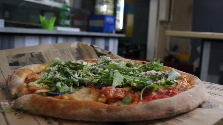 Vegetarische Gerichte gibt es auch in Schleswig zu genüge - zum Beispiel die Pizza mit gegrilltem Gemüse von der Pizzeria Valentino. 
