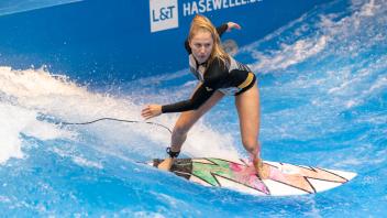 Portrait der Surferin Anika Weizel 