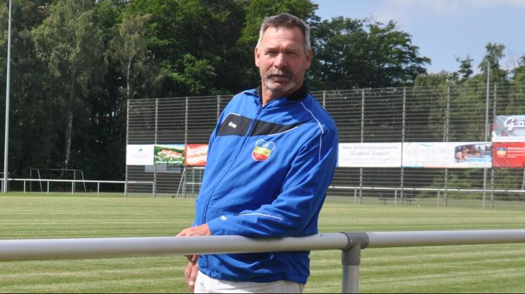 Abteilungsleiter und Vereinsurgestein Reinhard Kempert vom TSV Graal-Müritz tut der Rückzug der ersten Mannschaft aus der Fußball-Landesliga weh. Er wird fortan gemeinsam mit Marco Friedrich das Trainerduo des neuen Teams bilden.