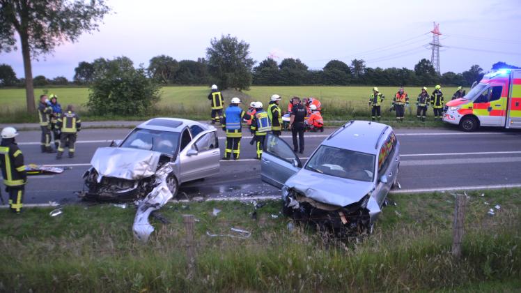 Bei Schwesing ist es am Samstagabend, 25. Juni, zu einem schweren Frontal-Unfall gekommen.