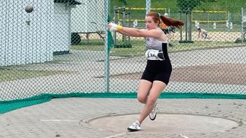  Teresa Schulte (LAV Meppen) steigerte sich auf 45,70 Meter – Silber und neuer Emslandrekord.