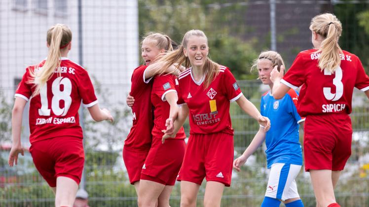 U17-Fußballerinnen Des Osnabrücker SC Feiern Aufstieg | NOZ