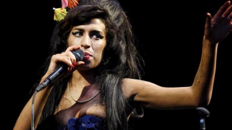 Im Rostocker Klostergarten gibt es eine Show zu Ehren der Sängerin Amy Winehouse.