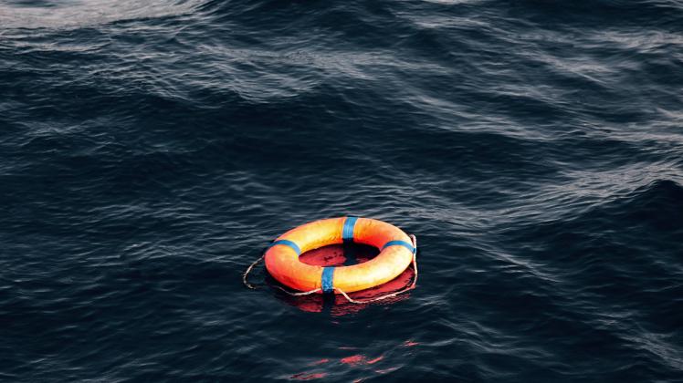 Seenotrettung von Bootsflüchtlingen vor der libyschen Küste Zivile Seenotrettung von Bootsflüchtlin
