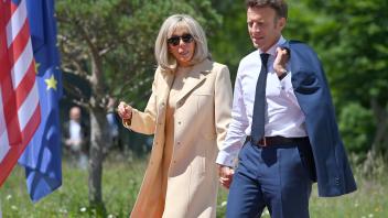 Emmanuel MACRON (Staatspraesident Frankreich) mit Ehefrau Brigitte. Ankunft,Begruessung der Staatschefs, 48. G7-Gipfel 2