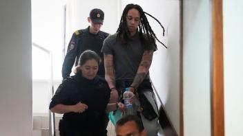 Die Basketballerin Brittney Griner befindet sich in Moskau in Untersuchungshaft. Foto: Alexander Zemlianichenko/AP/dpa