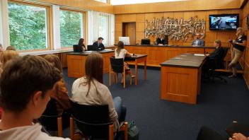 Beim „Tag des Zivilrechts“ am Meppener Amtsgericht konnten Schüler dreier Meppener Schulen bei einer Showverhandlung den Ablauf eines Zivilverfahrens kennenlernen. 