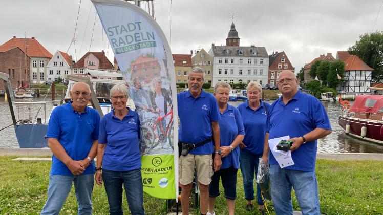 Edgar Wulf (von links), Wilma Bleich, Fritz Schuster, Cornelia Schuster, Angelika Brügge und Heinz David legten als Glücksradler insgesamt 3346 Kilometer zurück.