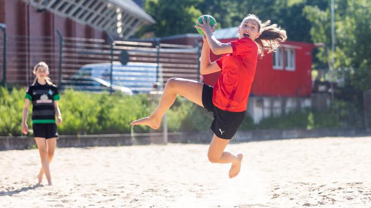 U16 Beachhandball: 14-Jährige Dilayla Alarslan aus GmHütte nimmt Anfang Juli (7. bis 10.) bei EM in Prag teil.