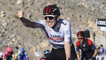 ARCHIV - Erneut Favorit bei der Tour de France: Der Slowene Tadej Pogacar. Foto: Fabio Ferrari/LaPresse via ZUMA Press/dpa