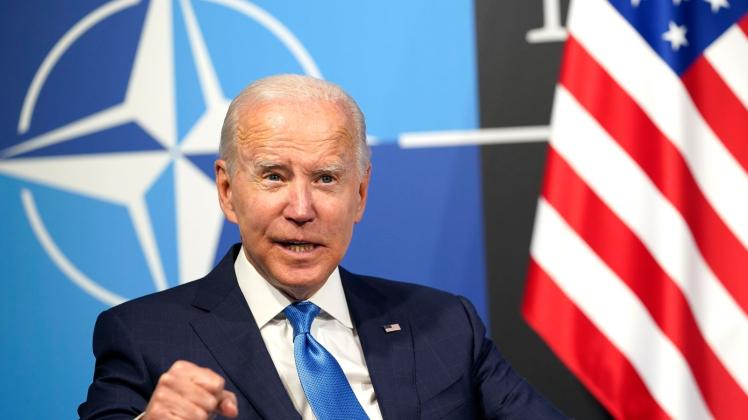 Joe Biden, Präsident der USA, während eines Treffens mit dem NATO-Generalsekretär Stoltenberg auf dem NATO-Gipfel. Foto: Susan Walsh/AP/dpa