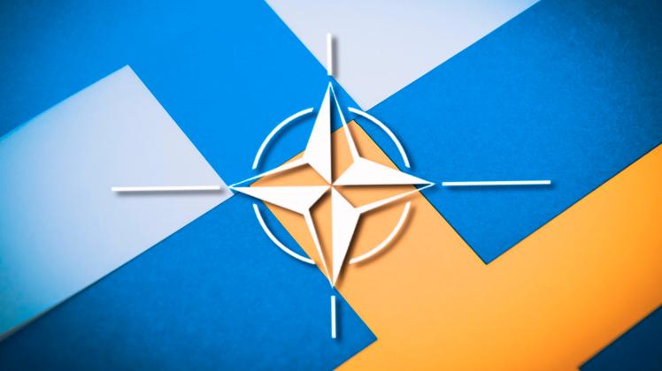 FOTOMONTAGE, Die Fahnen von Finnland, Schweden und Zeichen der NATO, Anträge auf NATO-Beitritt *** PHOTOMONTAGE, The fla