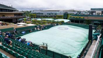 Wegen Regen ändert sich am dritten Tag in Wimbledon der Ablaufplan. Foto: Frank Molter/dpa