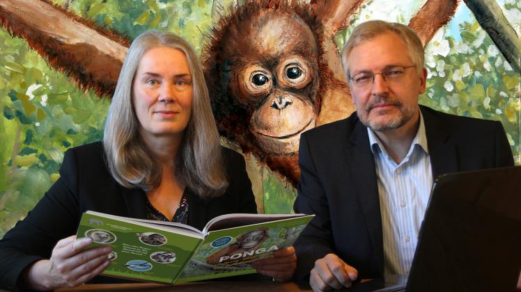 Einen kindgerechten Blick hinter die Kulissen des Zoos lieferten Gaby von Borstel und Peter Eickmeier mit ihrem „Ponga“- Buch 