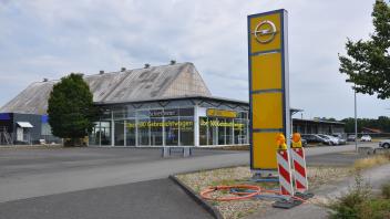 Weitgehend ausgeräumt war am Donnerstag die Filiale von Opel Schiermeier in Bramsche..