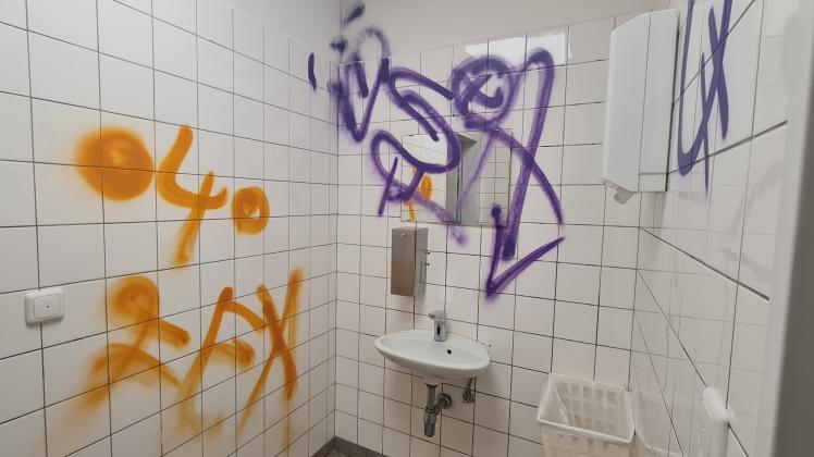 Vandalismus und Graffiti auf öffentlichen Toiletten in OD