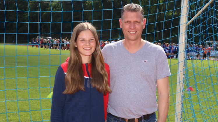 Miriam Voß wechselt vom TuS Appen und dem VfL Pinneberg in die U17-Bundesliga zur Spielvereinigung Aurich. Vater Manuel Voß sieht es als einmalige Chance. 