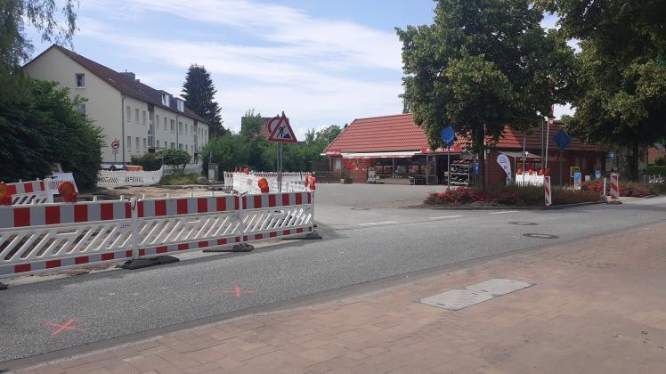Der Deefstieg ist laut Stadt eine der ersten Maßnahmen, die ohne Straßenausbaubeiträge stattfindet. Um die Anschlüsse der neuen Kanalrohre an das Netz zu schaffen, muss der Kreuzungsbereich Riemannstraße geöffnet werden.