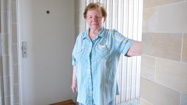 Renate Clausen wohnt seit 42 Jahren im sechsten Stock des Hochhauses - und möchte am Liebsten nur noch weg.